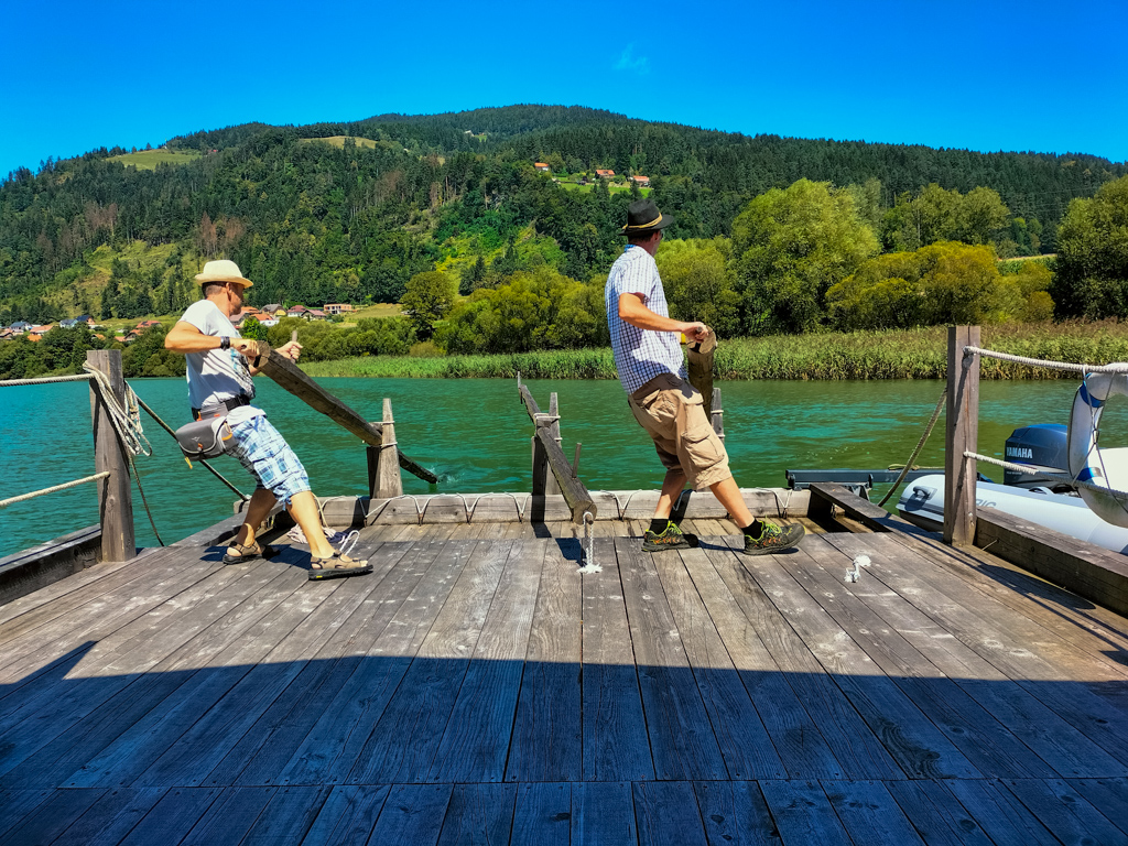 Eine Fahrt durch die Zeit: Floßfahrt auf der Drau