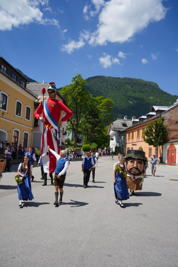 Mauterndorf: Wo der Samson tanzt und die Burg Wache hält