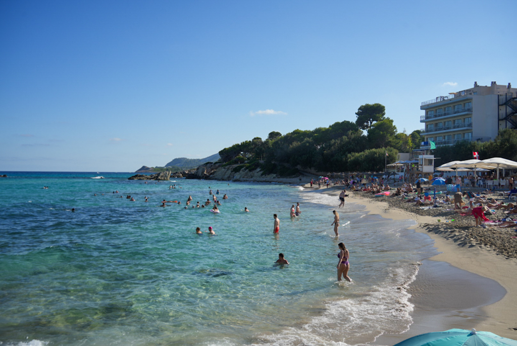 Bootshäuser in Alcúdia und die Wanderung zur Eremita de Betlem – Ein Tag voller Küstenblicke und kulinarischer Pausen.