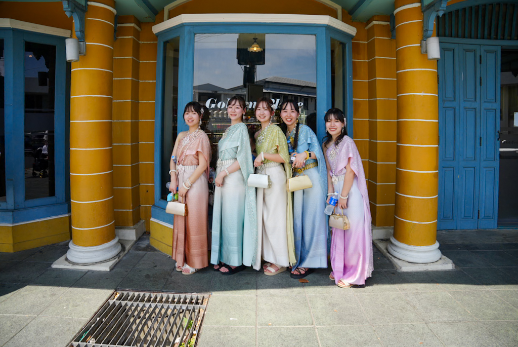 Bangkok mit dem Schiff und der Tücke des Feiertags