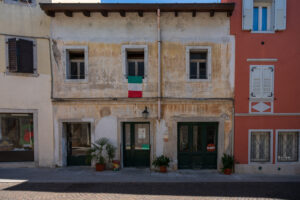 Image gallery image
