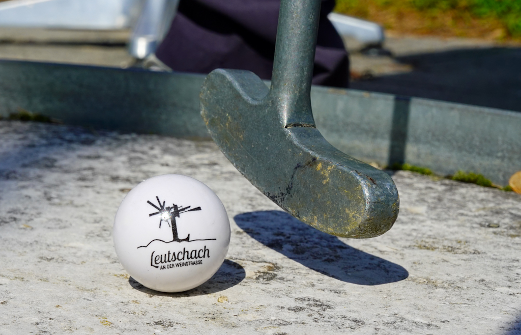 Mini-Golftour in Leutschach: Golfen zwischen Weinbergen und Genuss